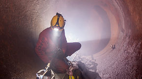 Tipos de Espaço Confinado: Exemplos e Como se Proteger com os Equipamentos Certos